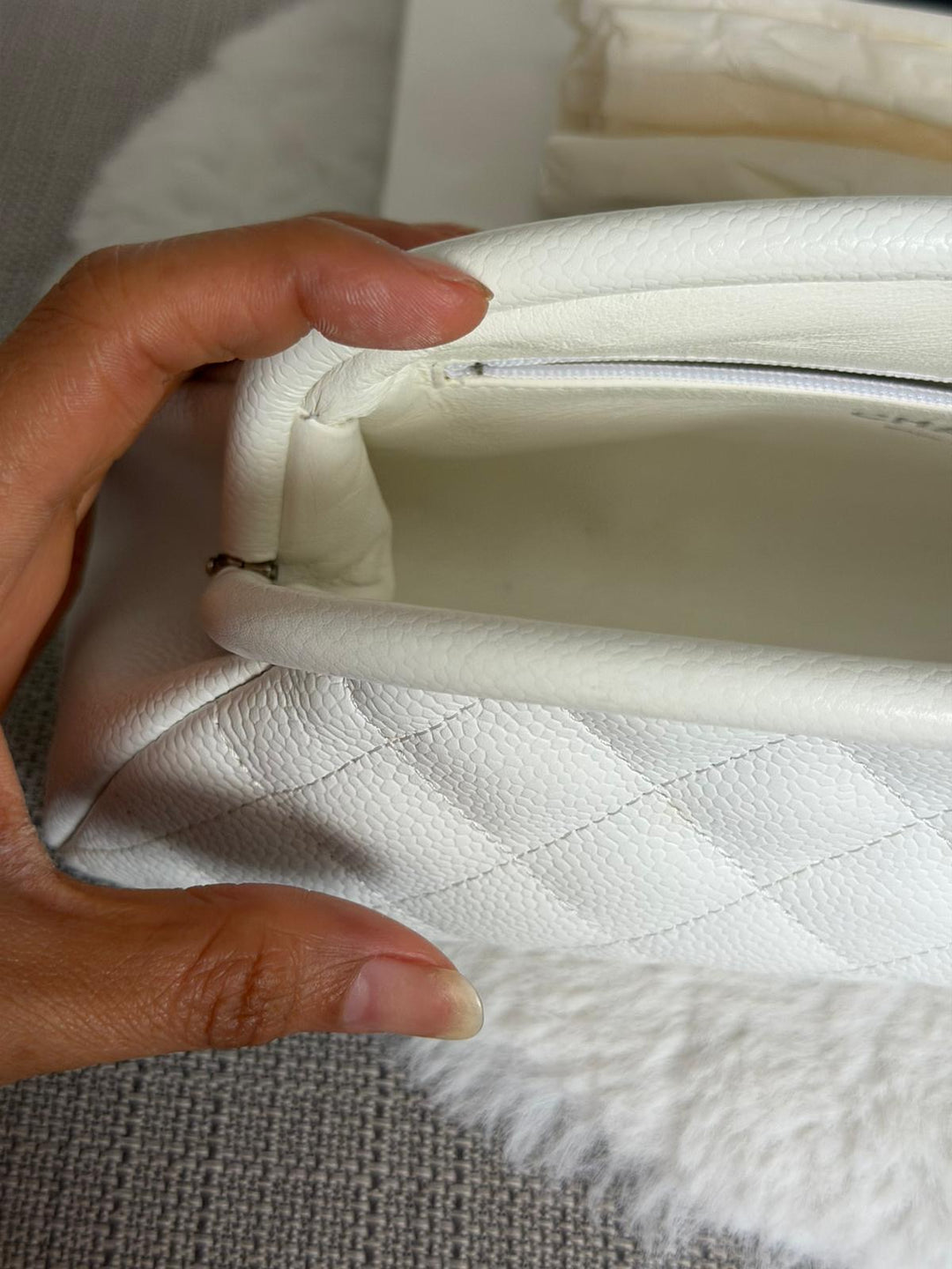 CHANEL series 12 White Caviar SHW Classic Clutch