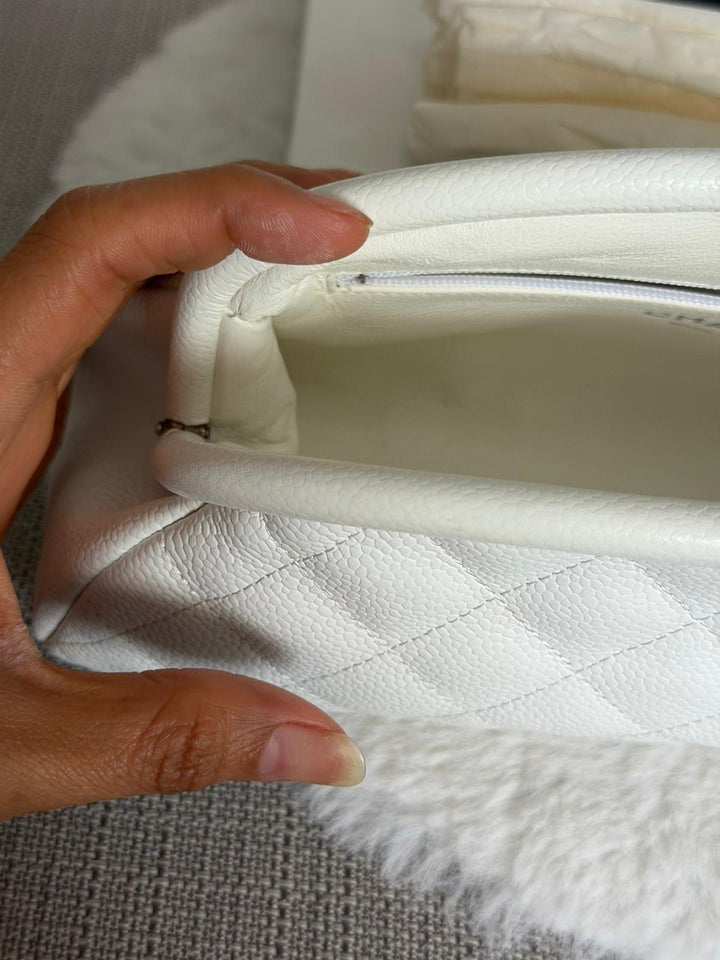 CHANEL series 12 White Caviar SHW Classic Clutch