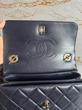 Load image into Gallery viewer, Chanel series 28 2018/2019 Navy Lambskin Champagne GHW Trendy CC Flap Bag size Small with Detachable Strap
