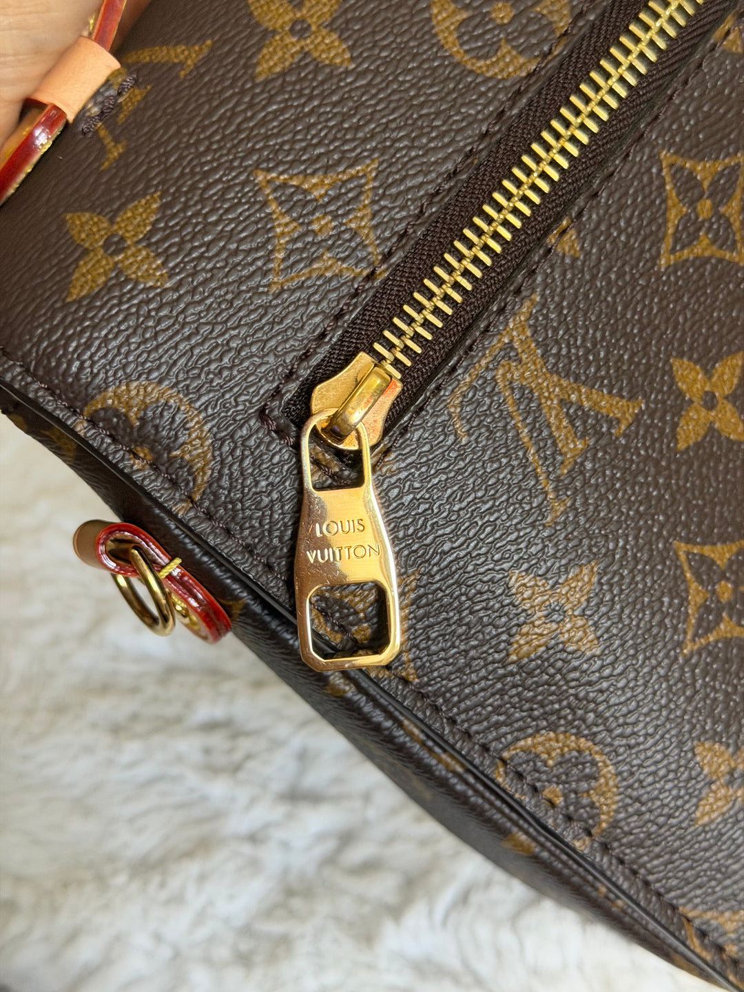 LOUIS VUITTON LV Pochette Metis Monogram Bag 2024