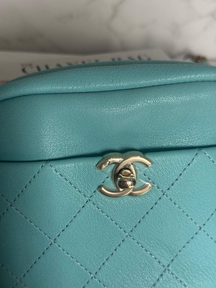 CHANEL series 26 Tiffany Blue calfskin LGHW Day Trip Camera case bag 7.5 inches 2019