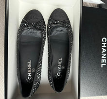 Load image into Gallery viewer, CHANEL Tweed Ballerina in Blaco and Ecru size EU 37.5
