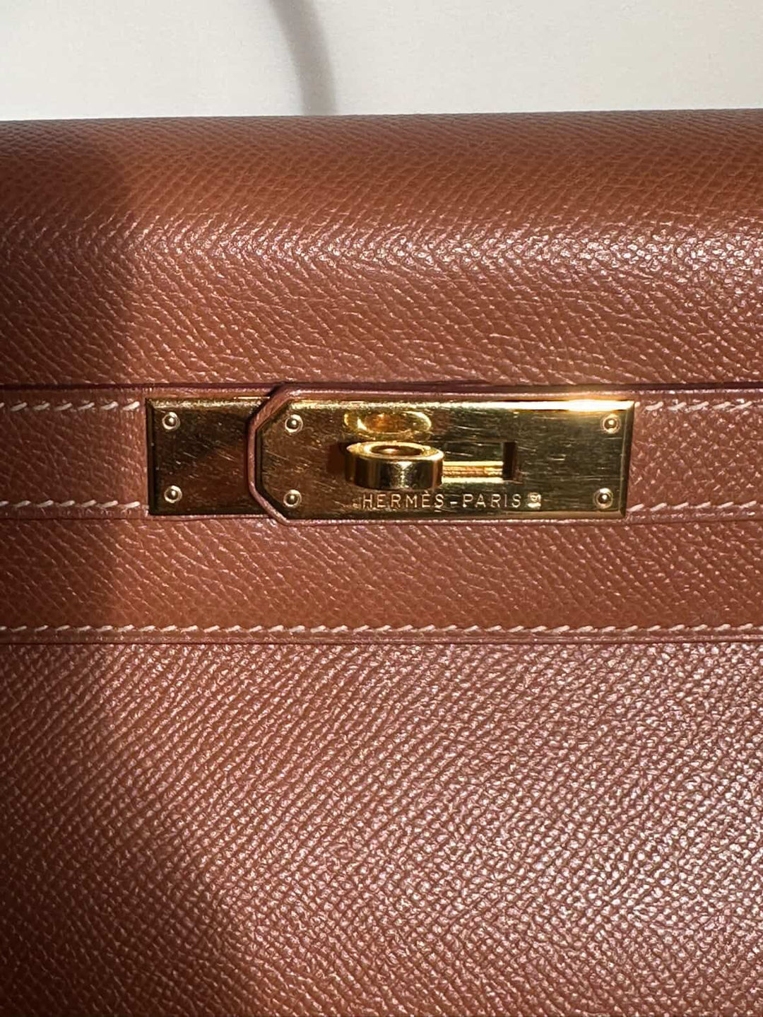 Hermes Gold Retourne Courcheval Leather GHW Vintage Stamp A in Sq (1997) Kelly 28