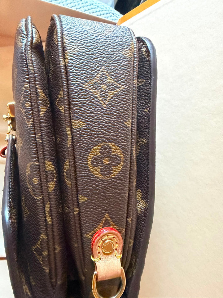 LOUIS VUITTON Pochette Metis Monogram 2024
