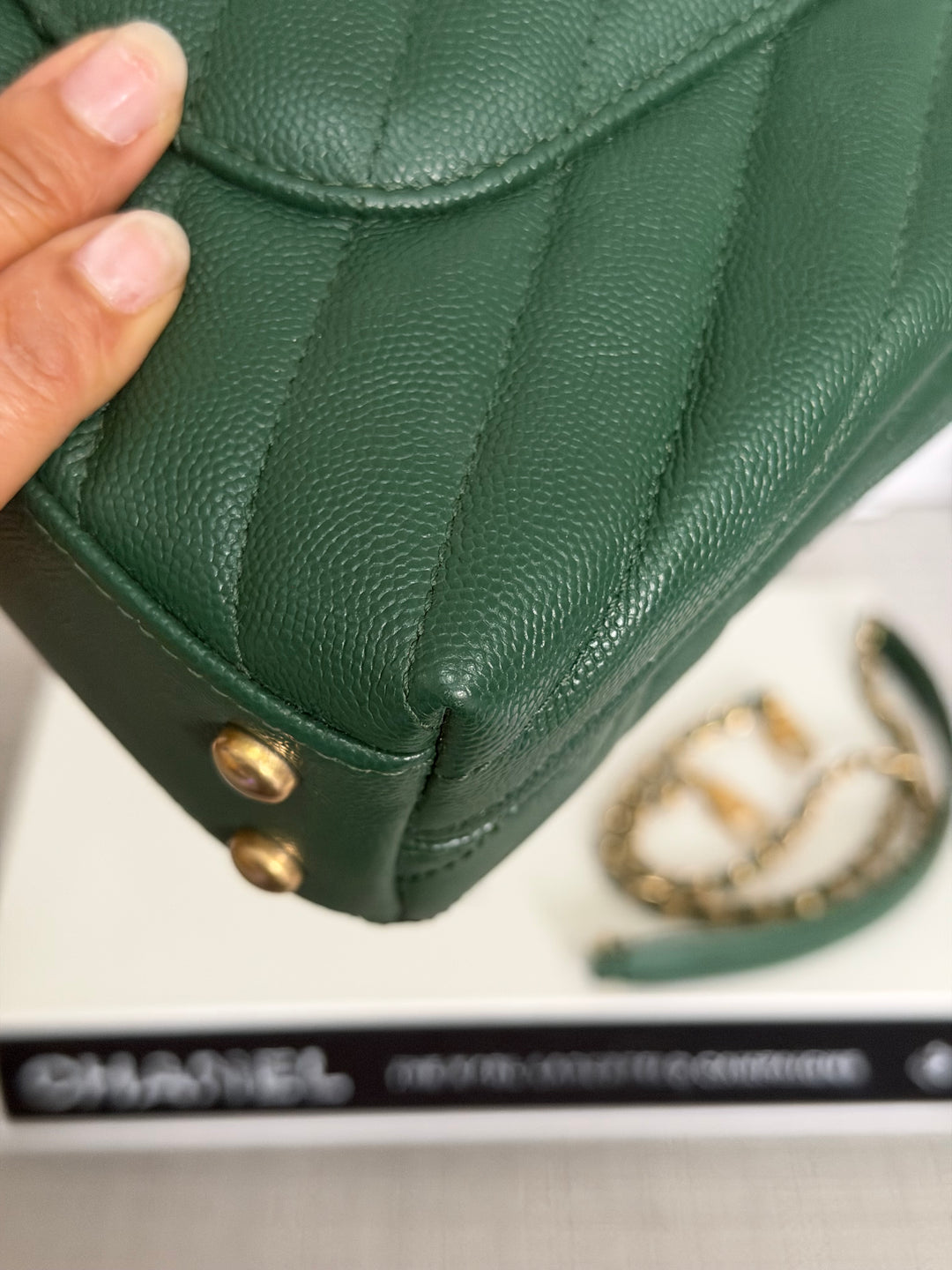 CHANEL series 26 Forrest Dark Green Caviar Chevron Aged GHW Coco Handle Size SMALL 24 cms 2018