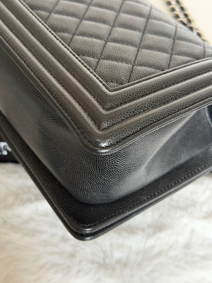 CHANEL series 25 Black Caviar Ruthenium Hardware Old Medium Le Boy Bag 25 cms 2018