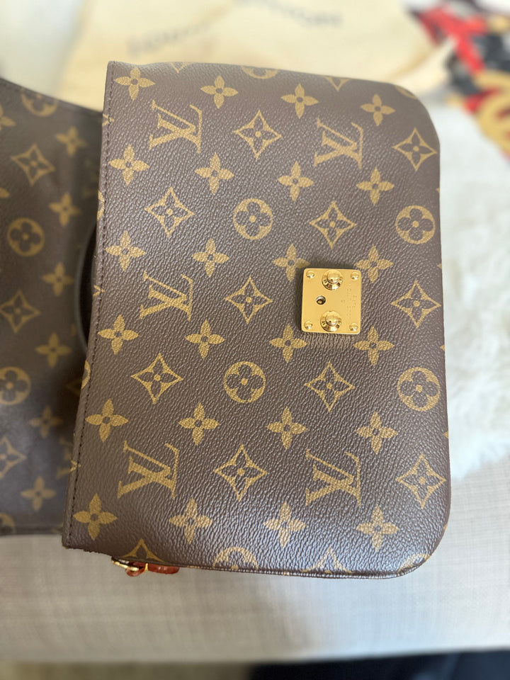 LOUIS VUITTON LV Pochette Metis Monogram Bag 2024
