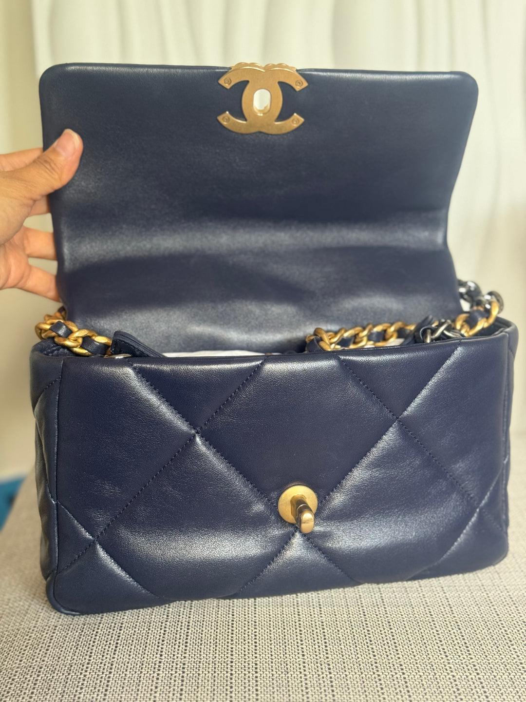 CHANEL 19 Size SMALL 26 cms series 31 Navy Lambskin Mixed Hardware Flap Bag with top handle