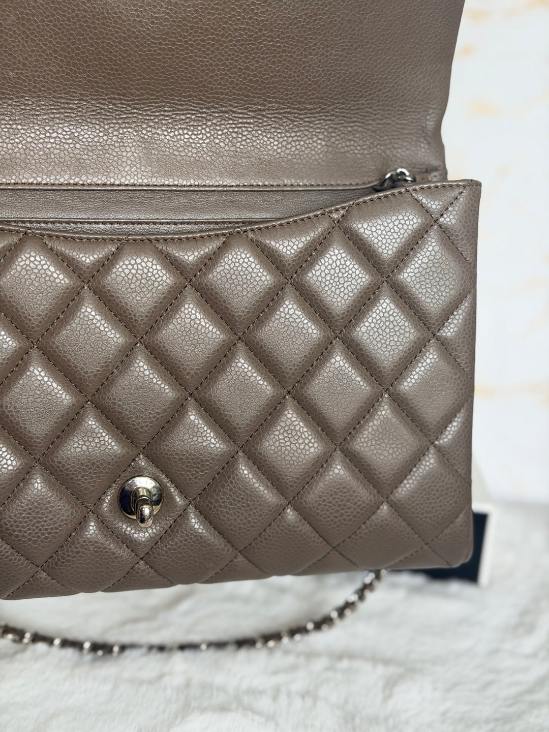 CHANEL series 17 Khaki Caviar SHW Classic Clutch with Chain