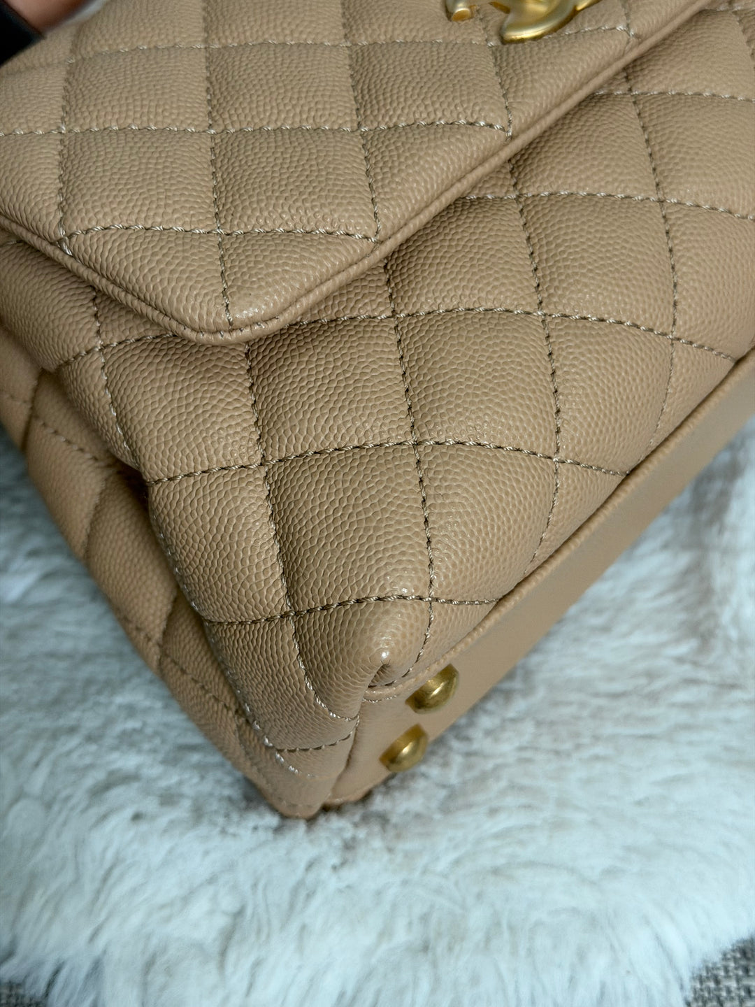 CHANEL series 29 Beige Caviar Aged GHW Deep burgundy Lizard Handle Coco Handle size Small 2019/2020