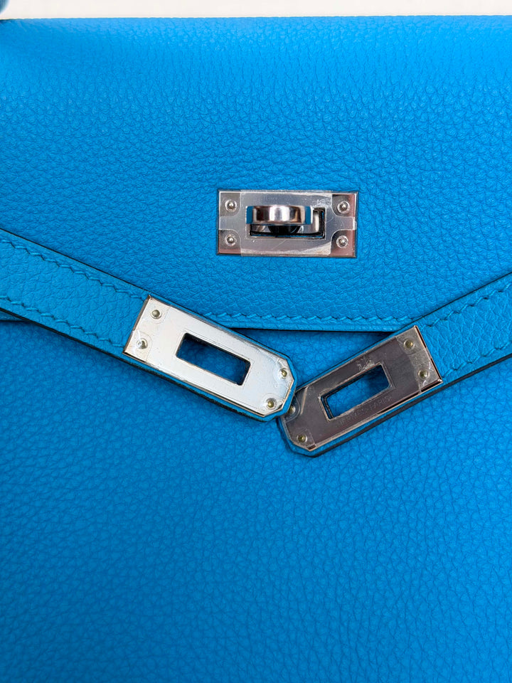 HERMÈS Bleu Zanzibar Togo Leather PHW Kelly 25 Stamp A 2018