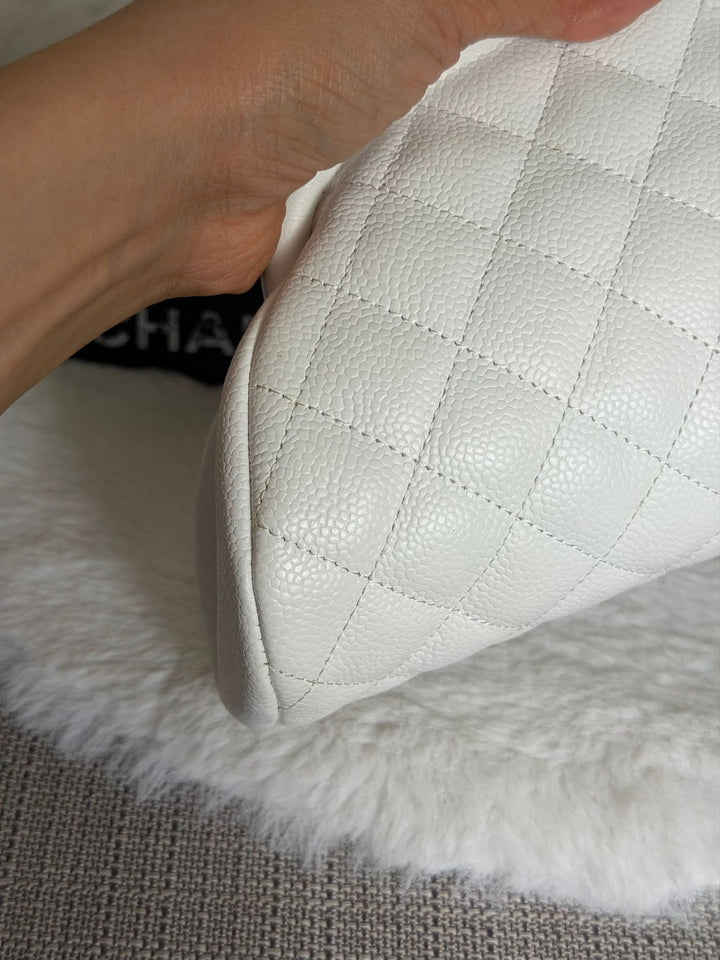 CHANEL series 12 White Caviar SHW Classic Clutch
