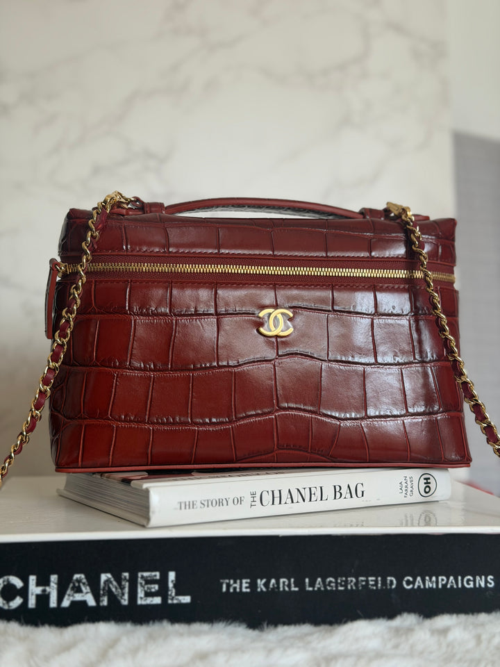 CHANEL 26B Croc Embossed Burgundy Calf Skin LP Long Vanity size Medium 23 cms 2026 Matthieu Blazy