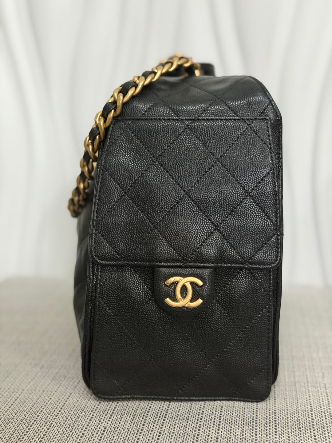 CHANEL 25 Black Caviar Aged GHW Hobo Bag size SMALL