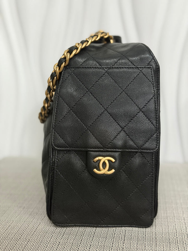 CHANEL 25 Black Caviar Aged GHW Hobo Bag size SMALL