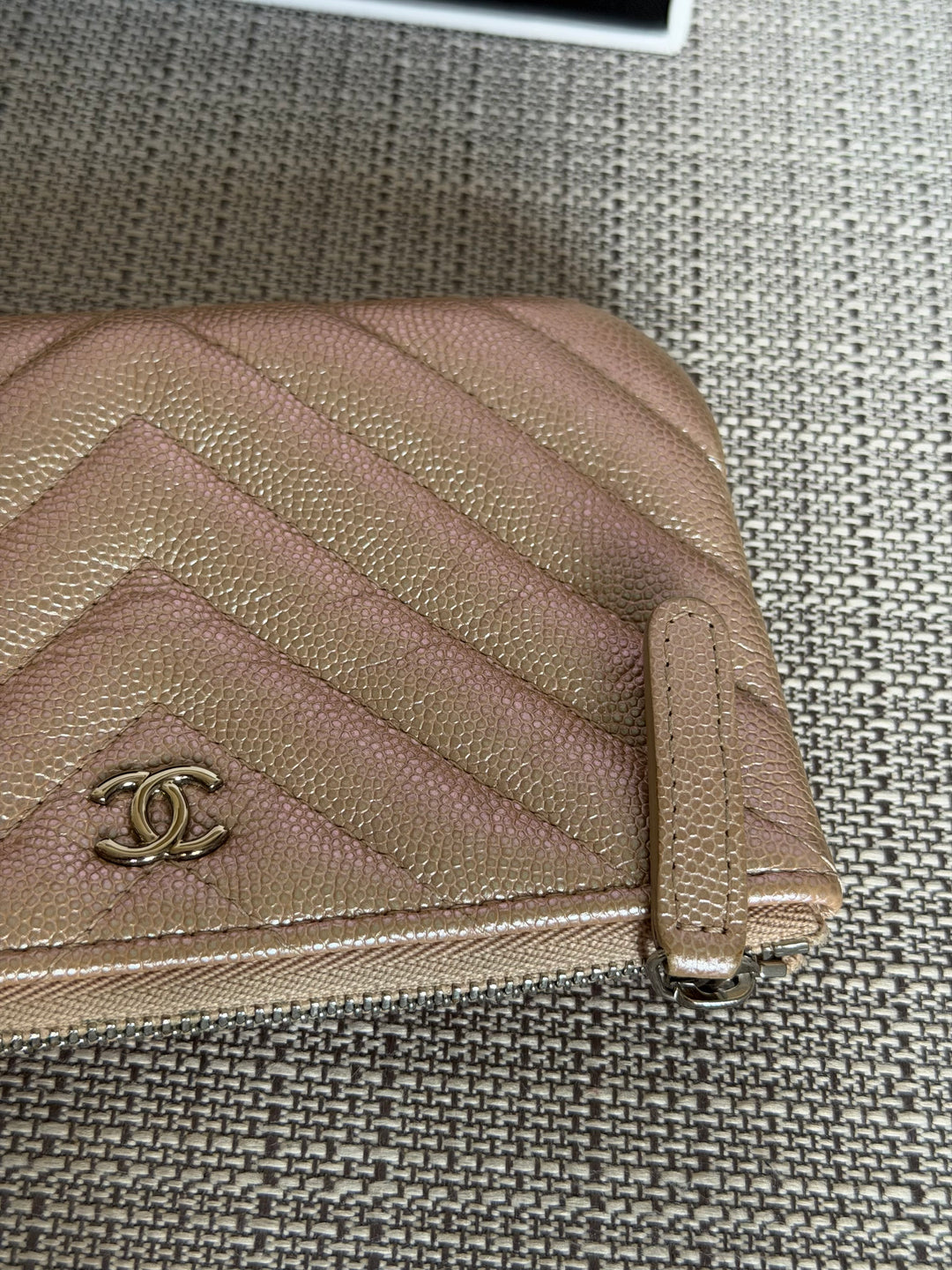 CHANEL series 27 Rose Gold Iridescent Caviar Chevron SHW Mini O Case Pouch 15 cms