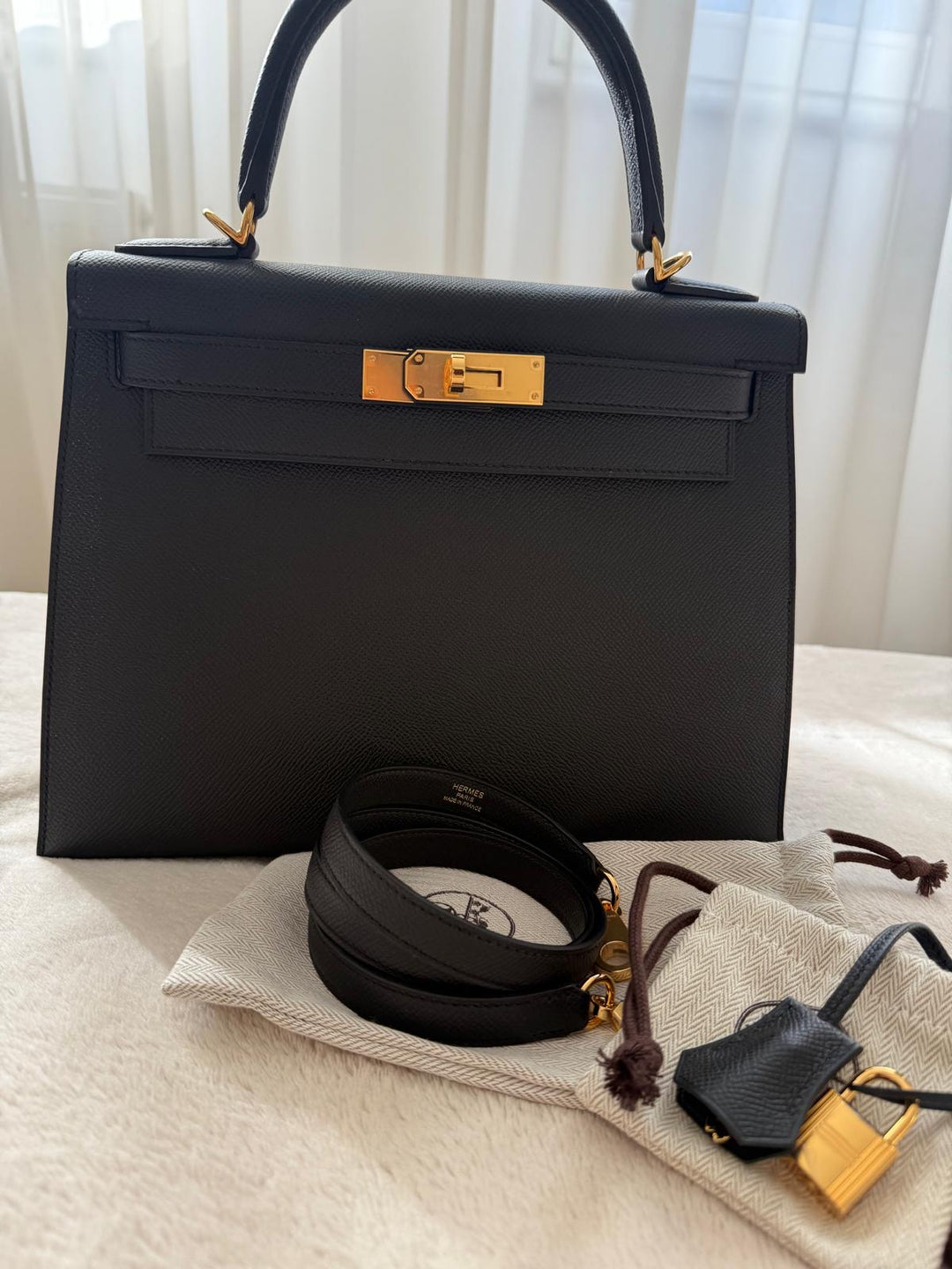 Hermès Kelly 28 Black Sellier Epsom Leather GHW Stamp B 2023 Kept unused Box fresh