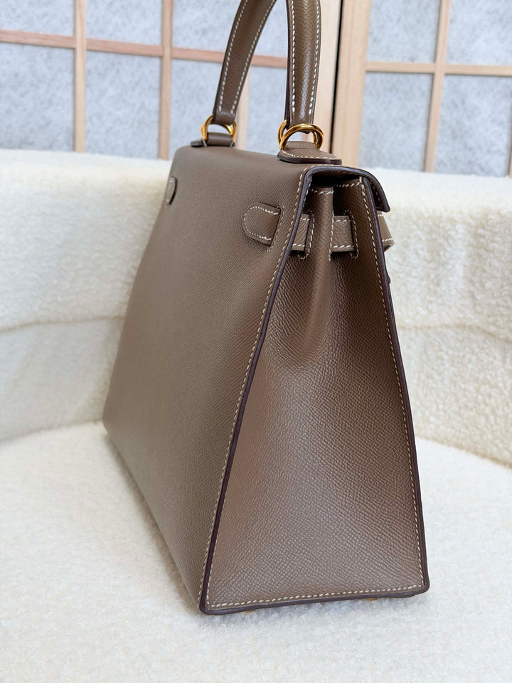 HERMÈS Kelly 28 Etoupe Epsom Sellier GHW Stamp Y 2020