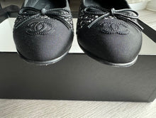 Load image into Gallery viewer, CHANEL Tweed Ballerina in Blaco and Ecru size EU 37.5
