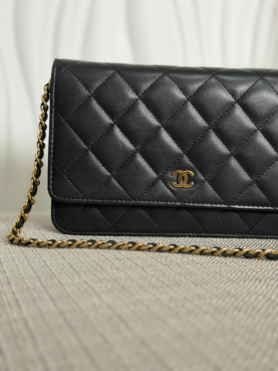 CHANEL series 25 2018 Black Lambskin LGHW Classic Wallet On Chain (WOC)