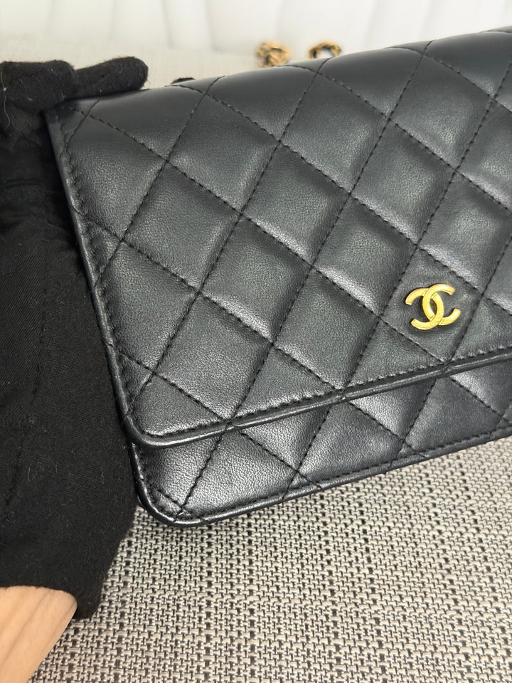 CHANEL series 25 2018 Black Lambskin LGHW Classic Wallet On Chain (WOC)