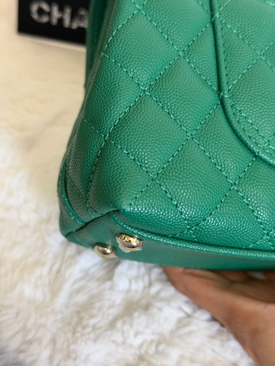 CHANEL 22A Green Caviar LGHW Coco Handle Flap Bag size Small 2022