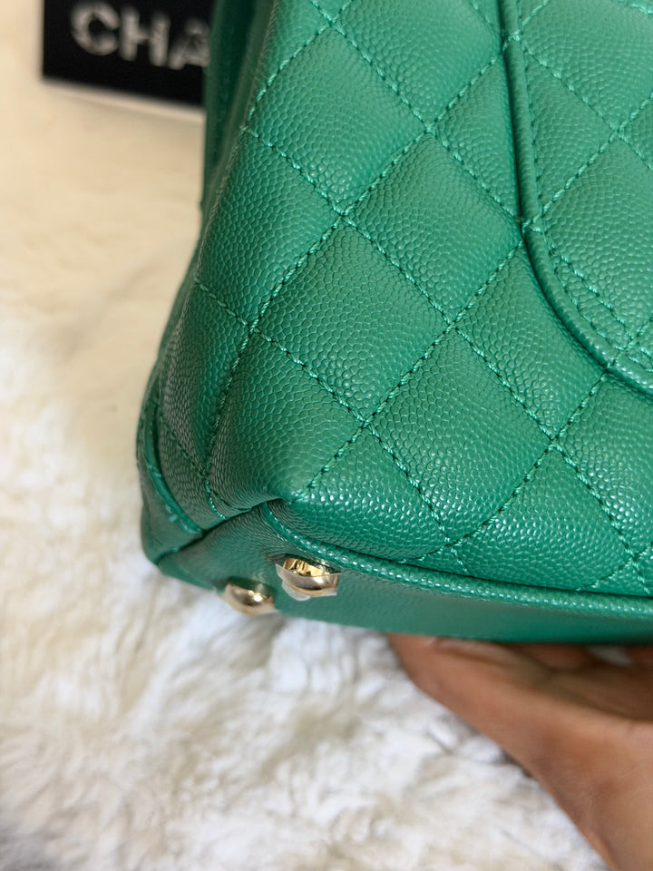 CHANEL 22A Green Caviar LGHW Coco Handle Flap Bag size Small 2022