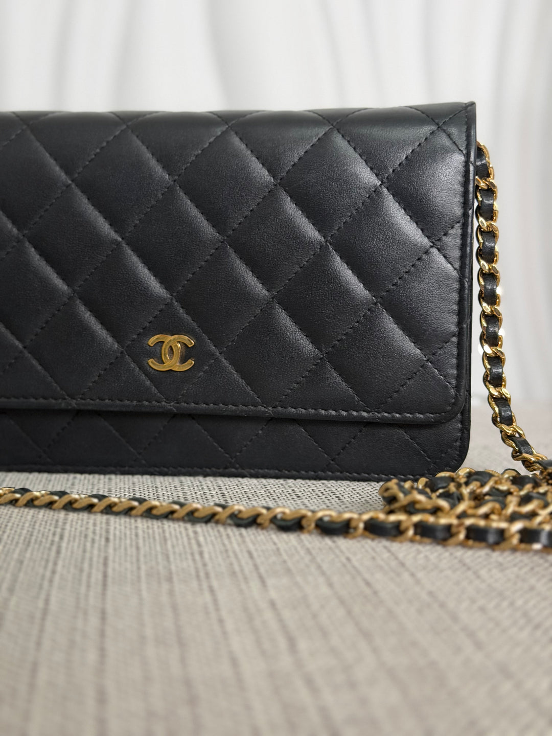 CHANEL series 25 2018 Black Lambskin LGHW Classic Wallet On Chain (WOC)