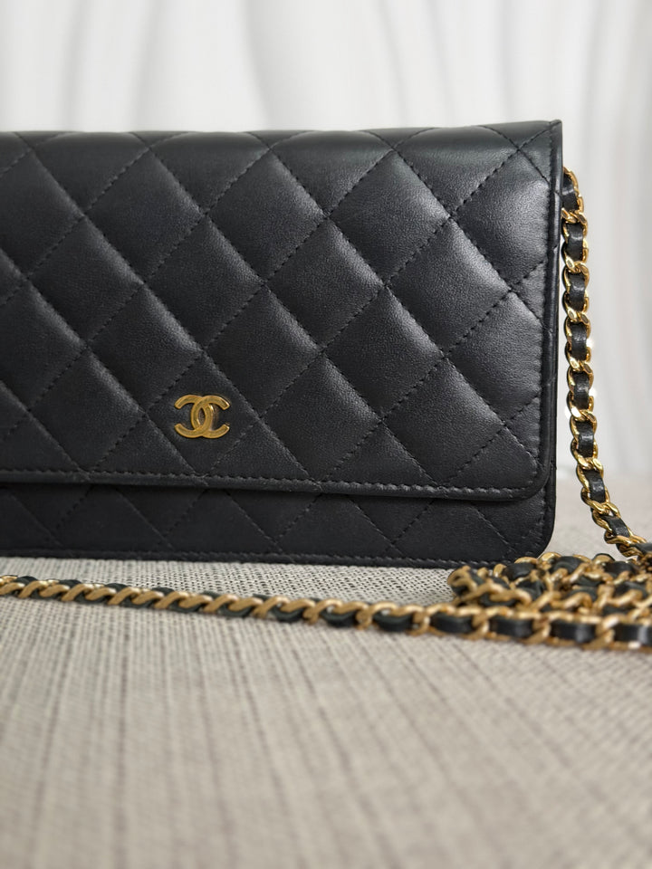 CHANEL series 25 2018 Black Lambskin LGHW Classic Wallet On Chain (WOC)