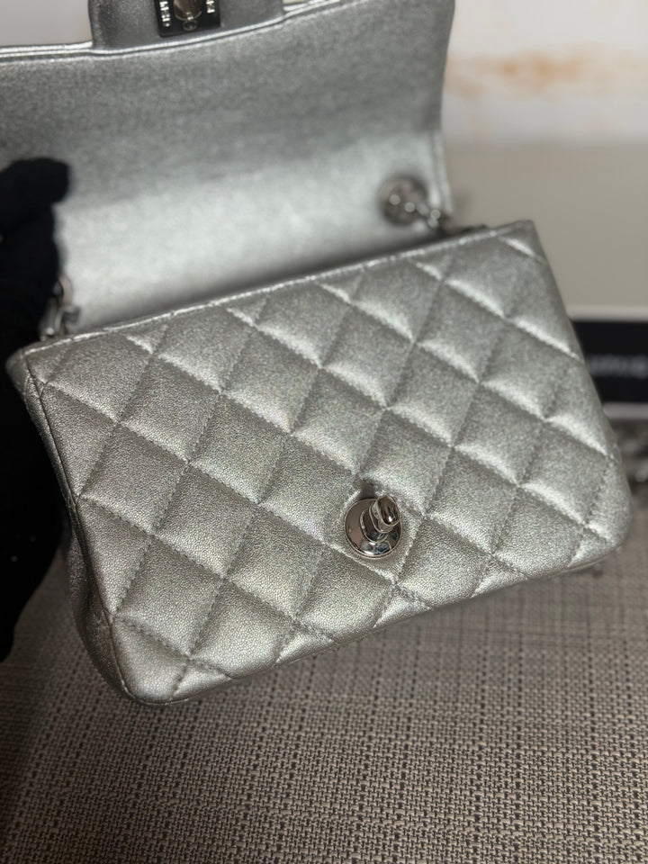 CHANEL Metallic Silver Lambskin SHW Square Mini Flap Bag 2021 21P collection series 31