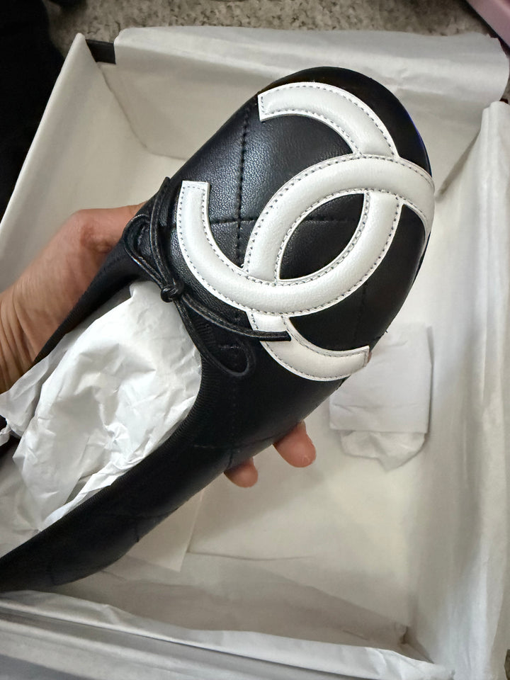 CHANEL Coco Beach 2026 26S Black Lambskin White CC Logo Ballerina Shoes size EU39C TTS