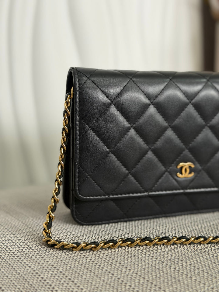 CHANEL series 25 2018 Black Lambskin LGHW Classic Wallet On Chain (WOC)