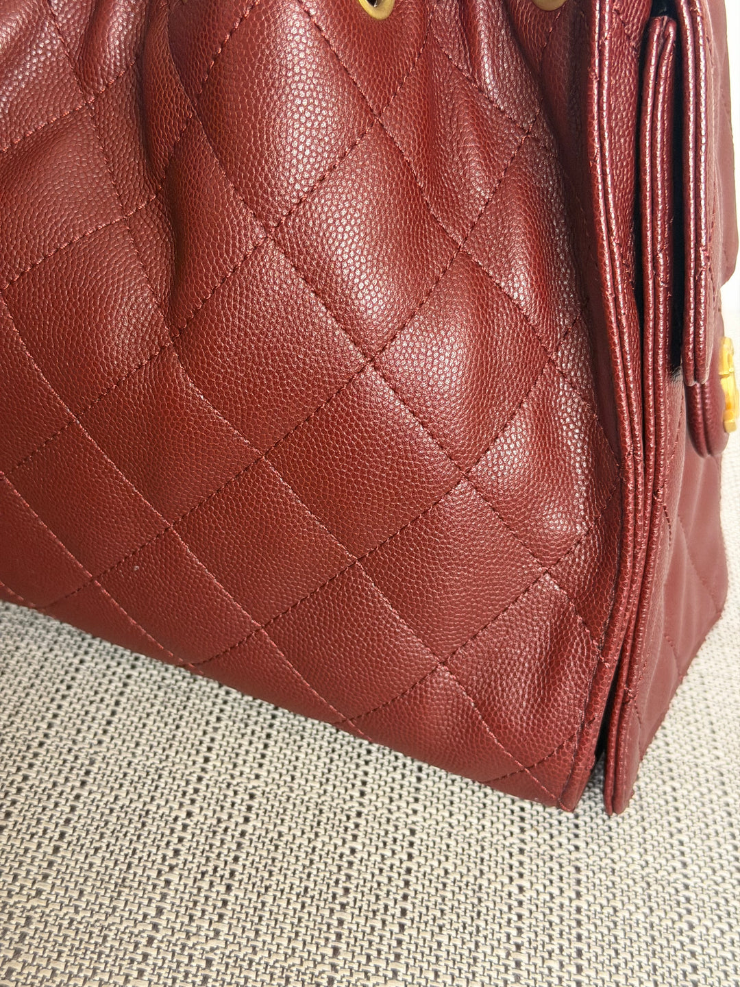 CHANEL 25A Burgundy Caviar Aged GHW 25 Hobo Bag Size SMALL