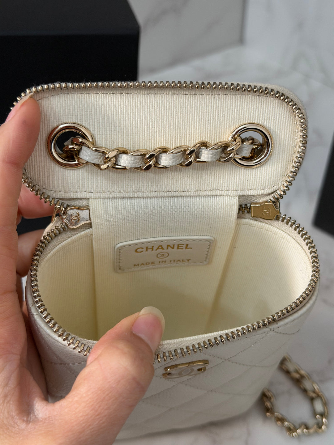 CHANEL White Caviar LGHW Vanity with Chain