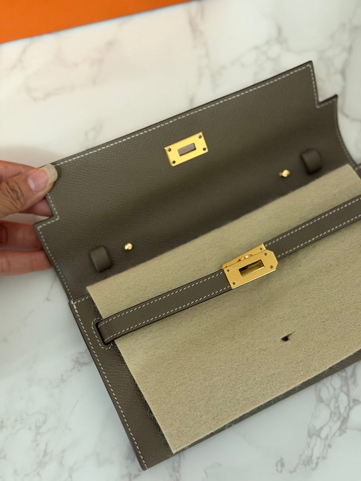 HERMES Kelly To Go Etoupe Epsom Leather GHW stamp B 2023