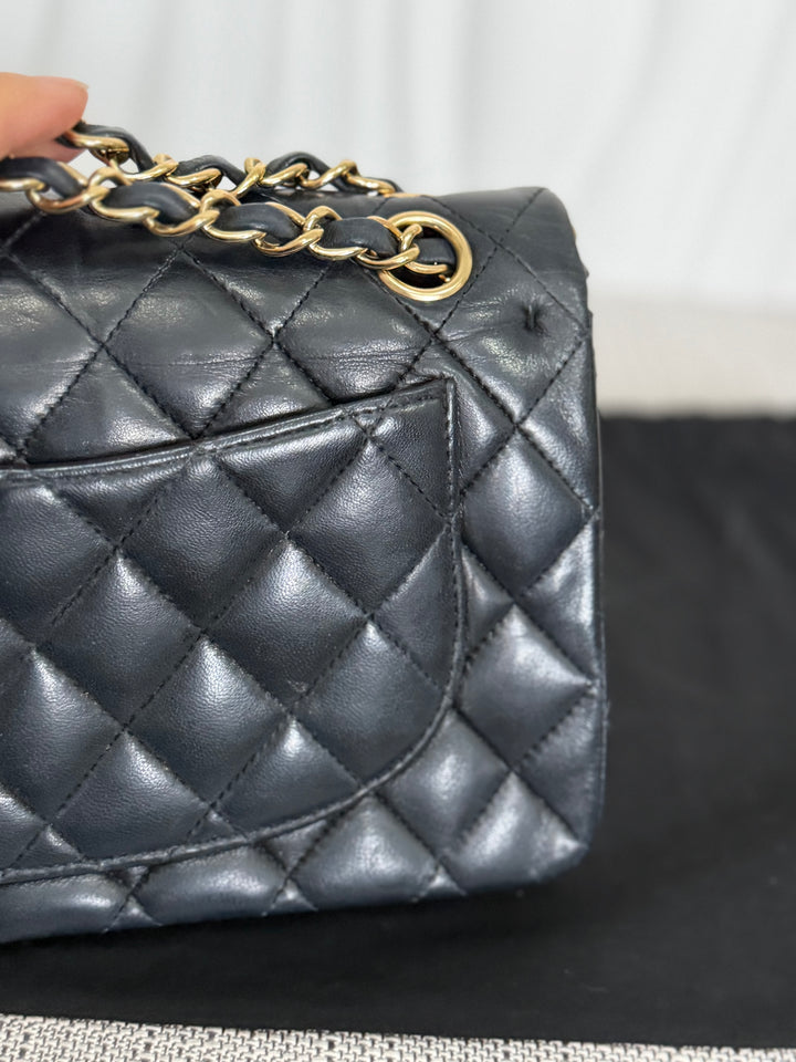 CHANEL series 11 Black Lambskin 24K GHW Vintage Small classic double flap bag 2007/2008
