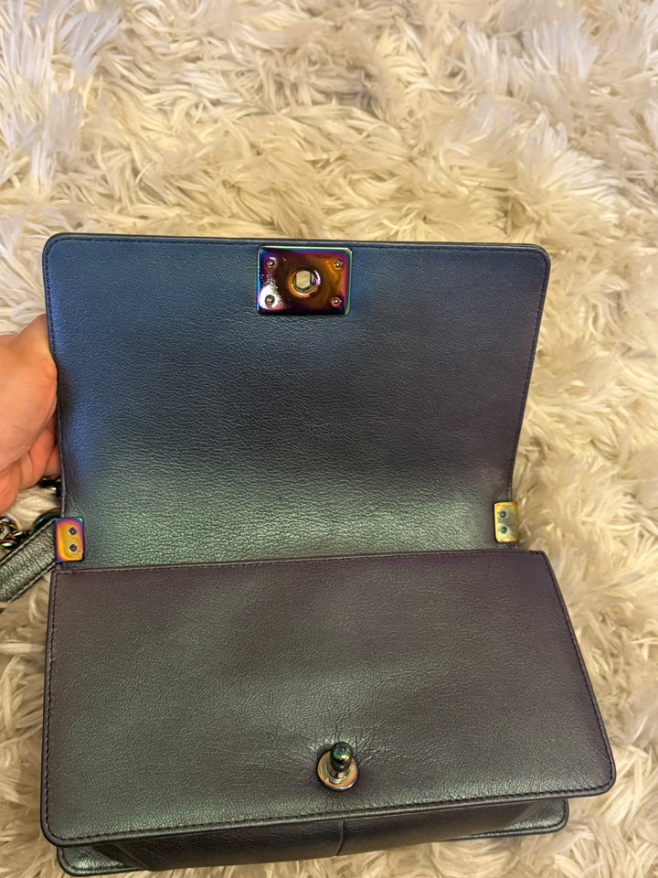 CHANEL series 21 16C Mermaid Iridescent purple caviar Rainbow hardware Le Boy Flap Bag Old Medium size