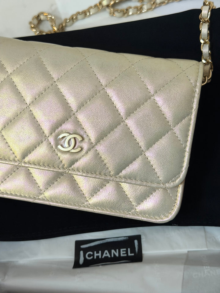CHANEL series 31 20B Ivory Calf Skin LGHW Mini Wallet on Chain (WOC) 6 inches