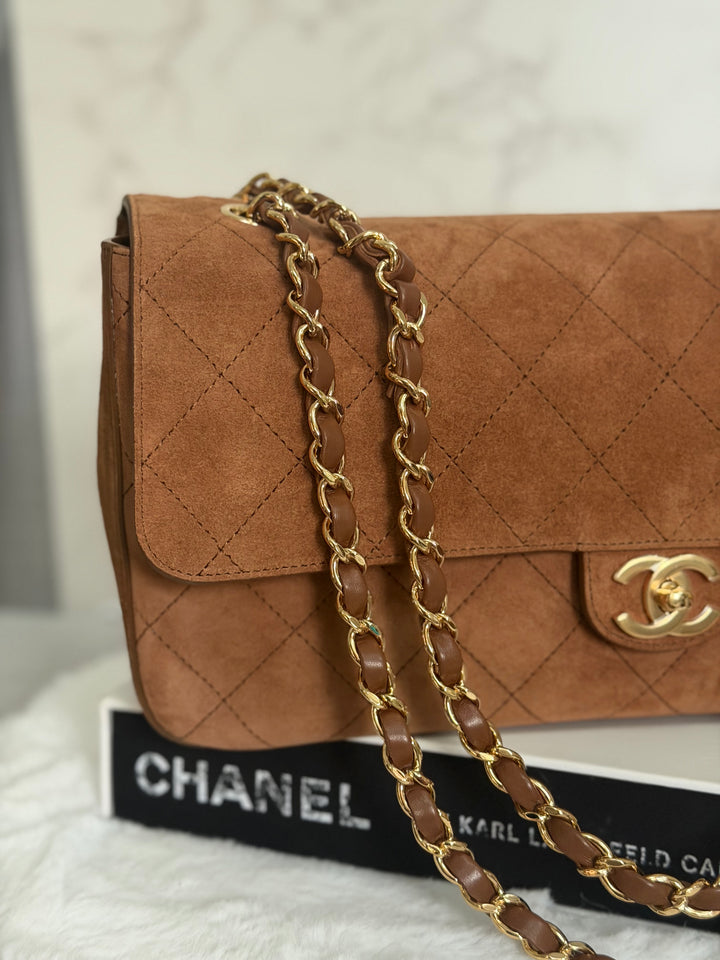 CHANEL 26A Métiers d’art Collection Camel Suede Leather LGHW Maxi 32 cms Flap Bag Matthieu Blazy 2026