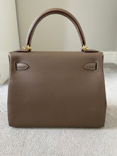 Load image into Gallery viewer, Hermes Kelly 28 Retourne Etoupe Togo Leather with GHW
