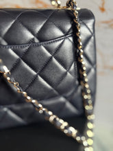 Load image into Gallery viewer, Chanel series 28 2018/2019 Navy Lambskin Champagne GHW Trendy CC Flap Bag size Small with Detachable Strap
