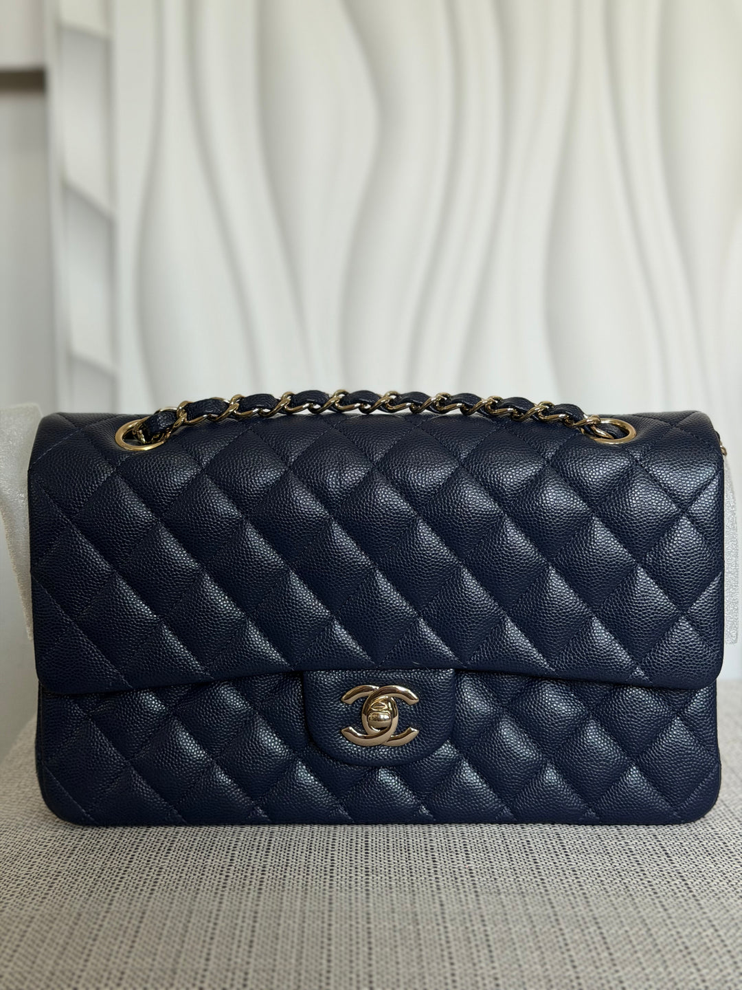 CHANEL series 29 20C Navy Caviar Medium ML Timeless Classic Double Flap Bag 2019/2020