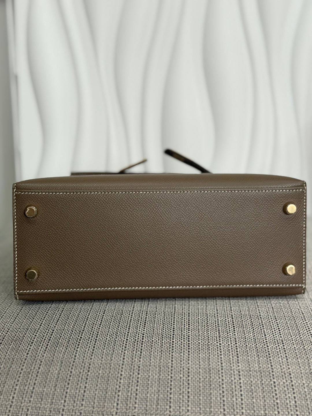 HERMÈS Kelly 25 Etoupe Epsom Leather Sellier GHW Stamp Z 2021 Pristine