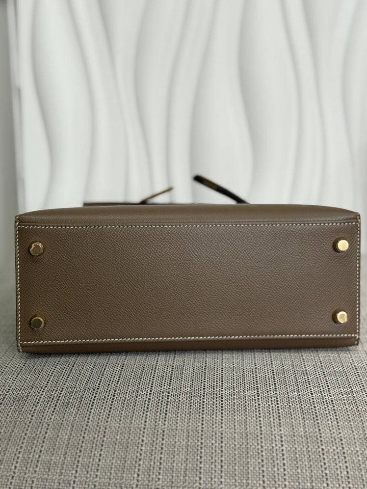 HERMÈS Kelly 25 Etoupe Epsom Leather Sellier GHW Stamp Z 2021 Pristine