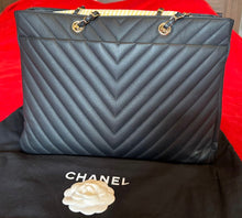 Load image into Gallery viewer, CHANEL series 27 2019 Black Caviar LGHW Chevron Timeless Tote Bag
