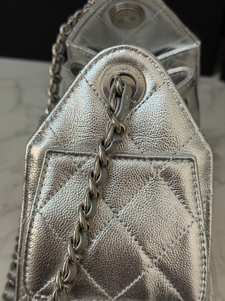 CHANEL 26C Silver Caviar shiny SHW Mini 25 Hobo Bag