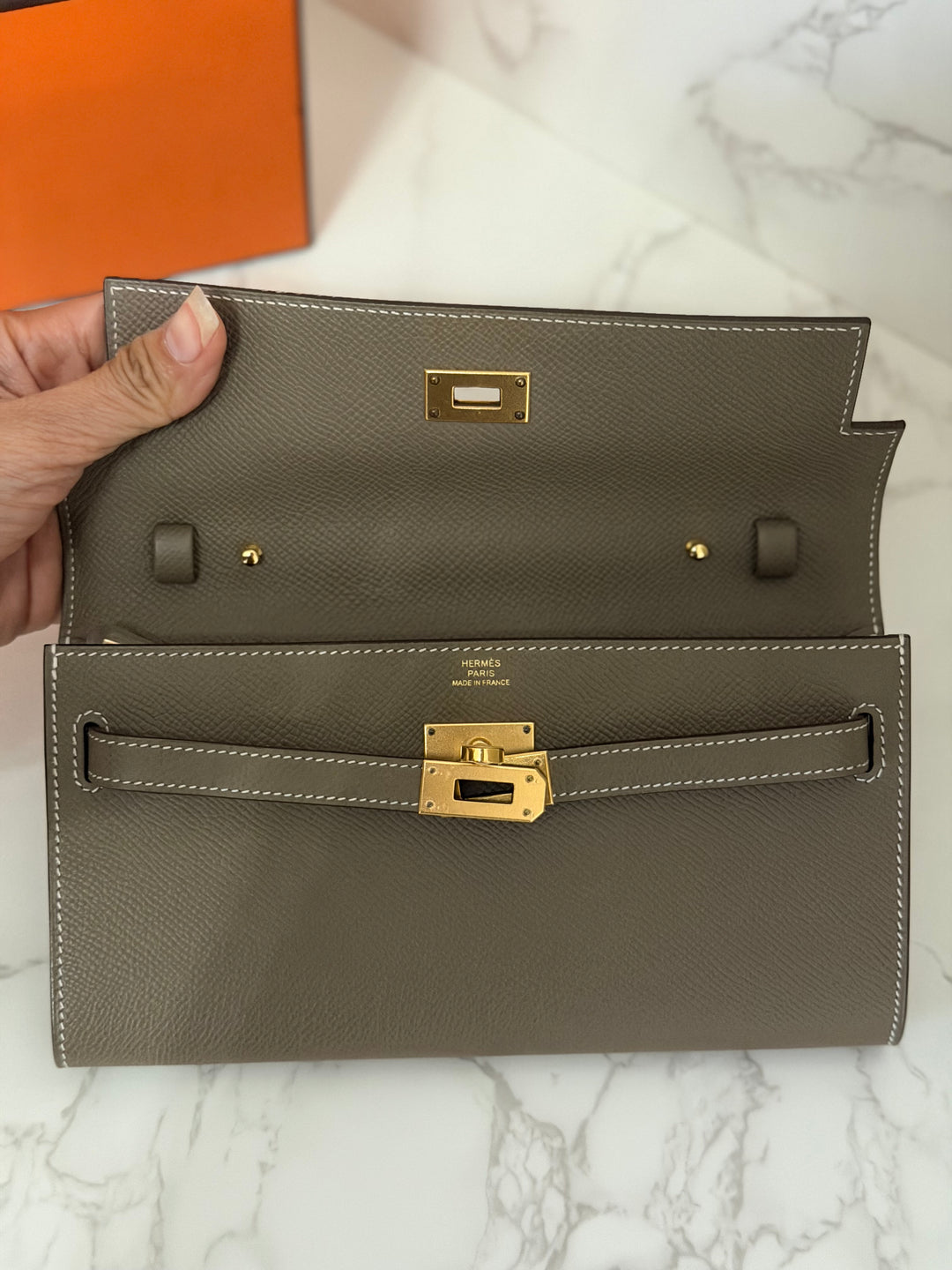 HERMES Kelly To Go Etoupe Epsom Leather GHW stamp B 2023