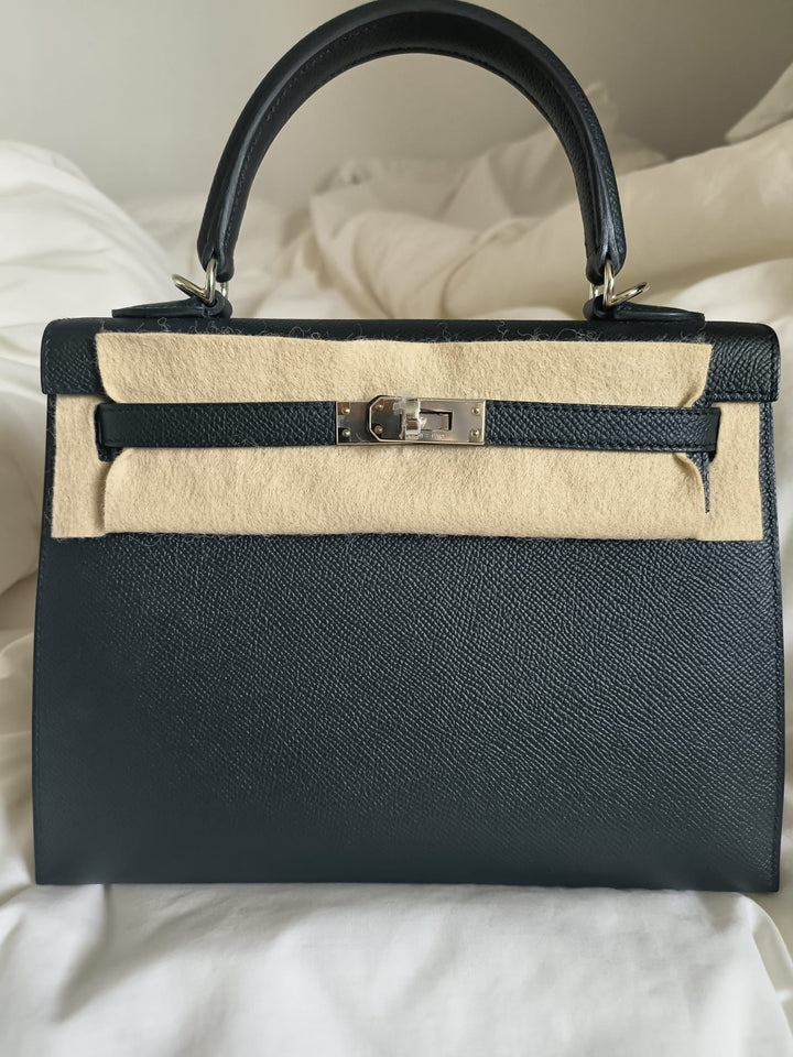 HERMÈS Kelly 25 Noir Black Epsom Leather Sellier PHW Stamp W 2025 NEW