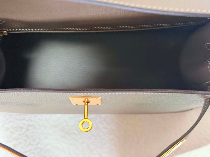HERMÈS Kelly 28 Etoupe Epsom Sellier GHW Stamp Y 2020