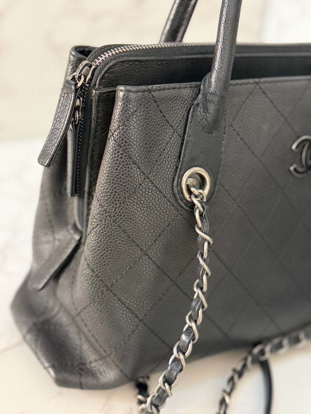 CHANEL series 23 Black Caviar Ruthenium HW Tote Bag with Shoulder Chain strap